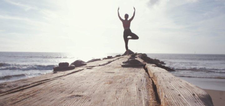Beneficios de la actividad física en deporte como el yoga