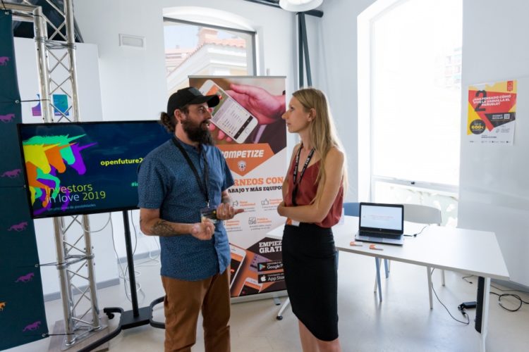 Competize, Investors In Love