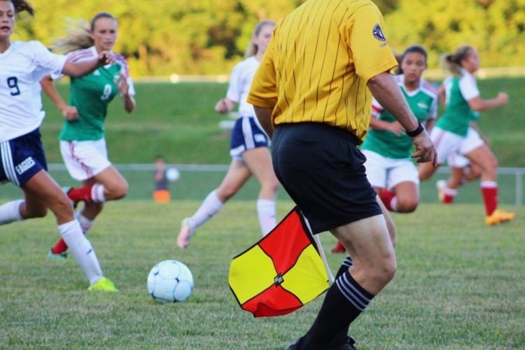 Árbitro de fútbol: reglas, señales y requisitos
