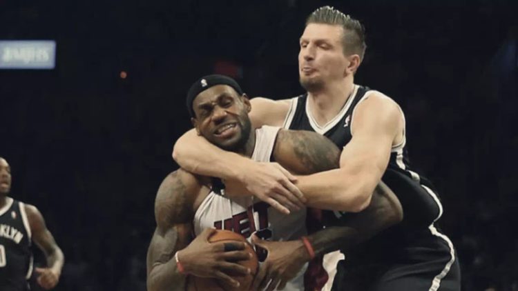 Falta antideportiva en básquet con penalización