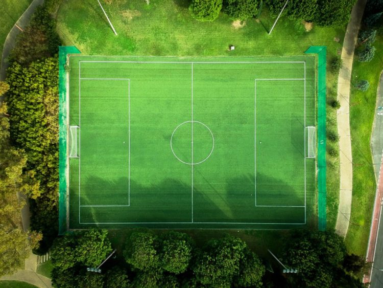 Terreno, superficie y tamaño de juego en fútbol