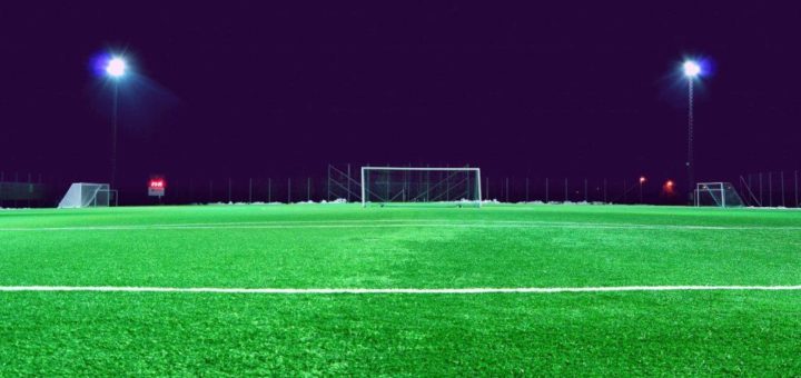 Cancha de fútbol sintética, artificial o con pasto natural