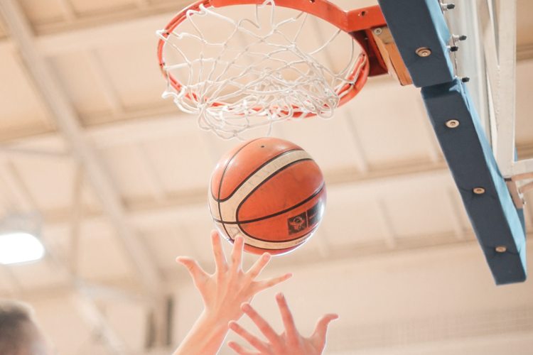 Baloncesto - historia, origen y reglas de James Naismith