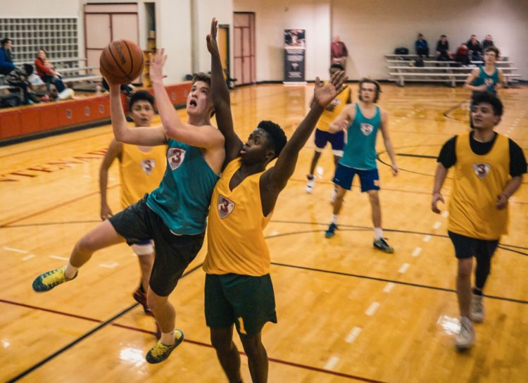pasar por alto Mentalidad Resolver Posiciones en baloncesto 🏀 Escolta, base, alero en básquet • Competize