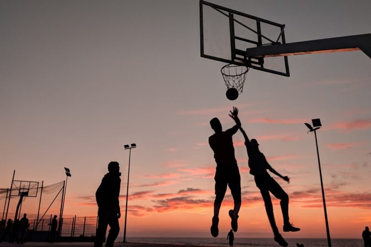Posiciones de jugadores en un equipo de baloncesto o básquet