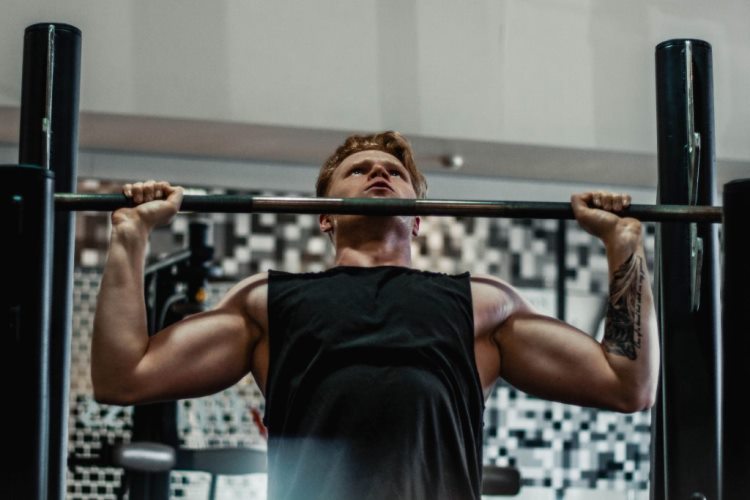 Ejercicio de burpee pull up