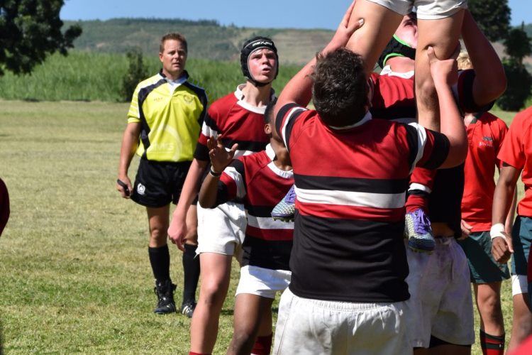 El árbitro es el único que puede dirigir y aplicar las reglas