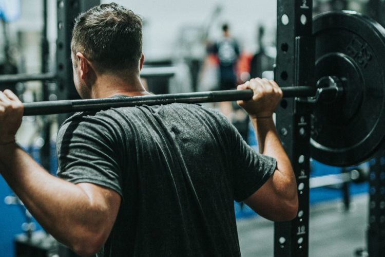 Barra en rack para sentadillas