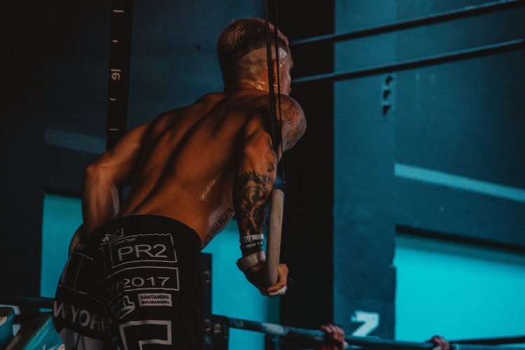 Fondos con anillas en entrenamiento funcional de crossfit