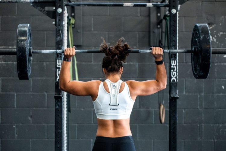 Press frontal con barra