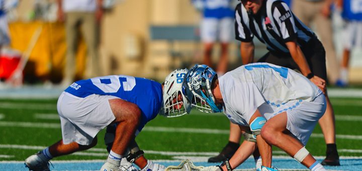 Campo del lacrosse y material: stick o palo y protecciones