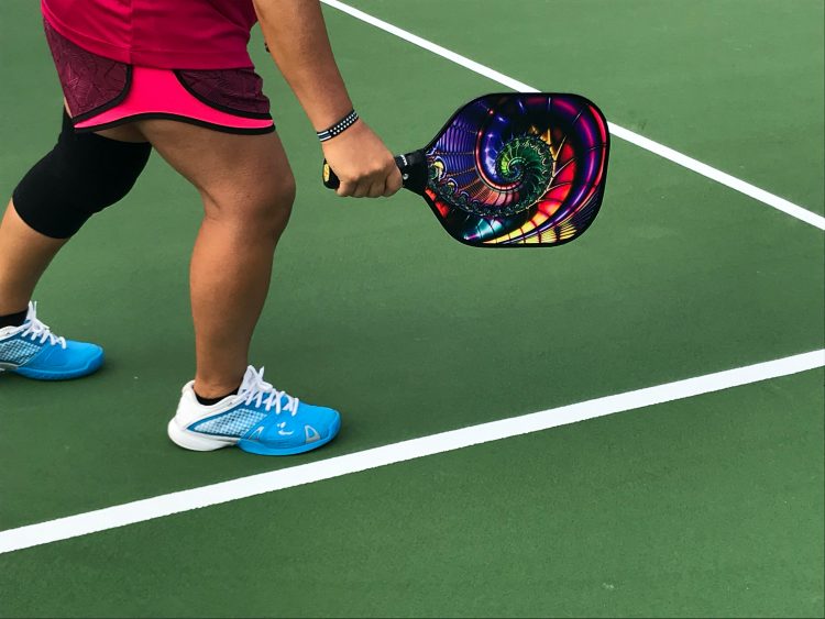El pickleball, sus reglas, las palas, la pista y la bola