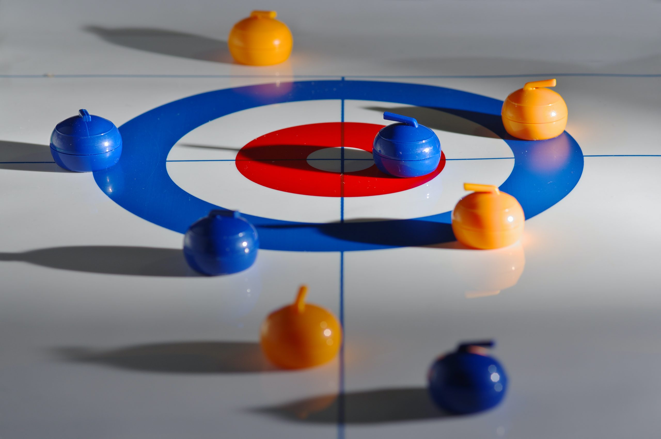 ¿Qué es curling? Historia, reglas, escoba y piedra del curling COMPETIZE