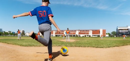 kickball, kickingball o kikimbol, pateador ofensivo