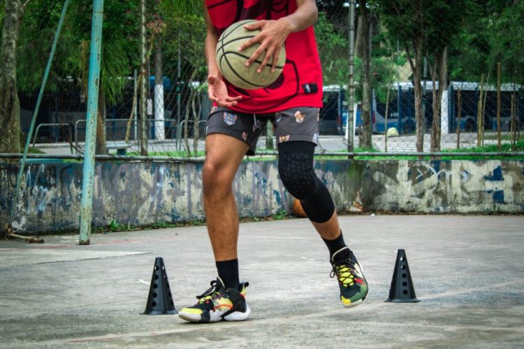 Ejercicios de baloncesto, bote en ataque
