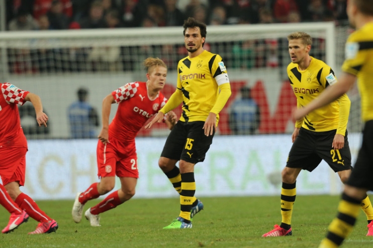 Ojeadores de fútbol o scouter. jugadores y equipos