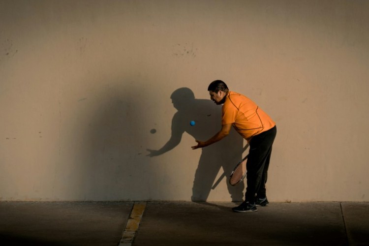 Cancha, pista y pelota en raquetbol o racquetball