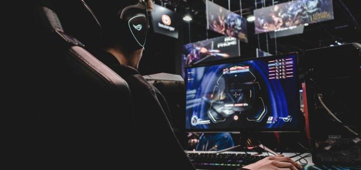 Competitive Strategy & Fans in eSports Gaming