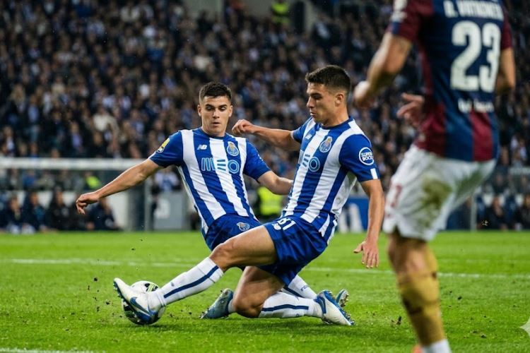 FIFA: Lateral derecho Martim fernandes de Oporto