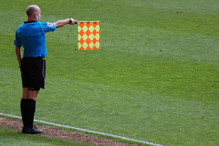 Fuera de juego en fútbol, offside y árbitro