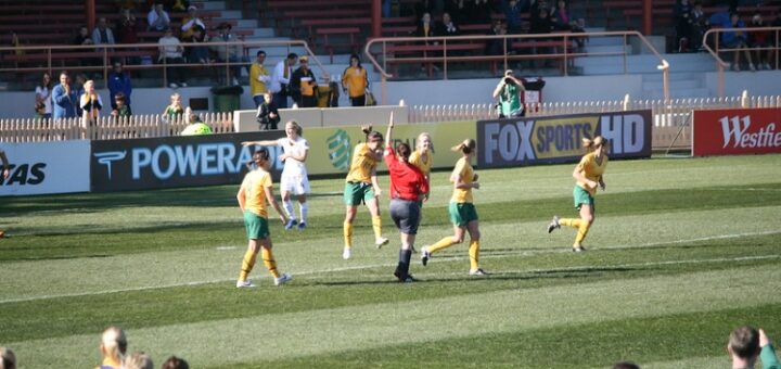 Fuera de juego en fútbol y tiro libre