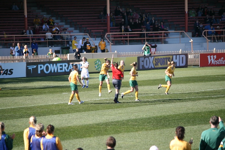 Fuera de juego en fútbol y tiro libre