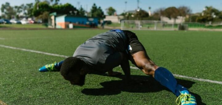 Fundamentos básicos del futbol con sus reglas e historia