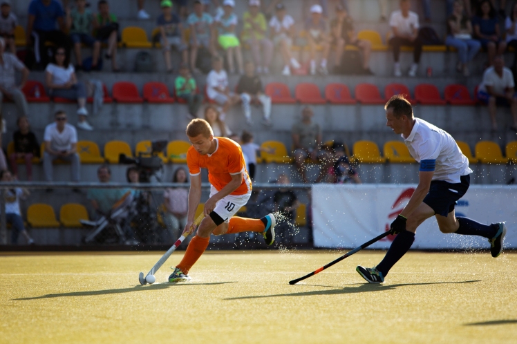 partido de hurling en campo y materiales