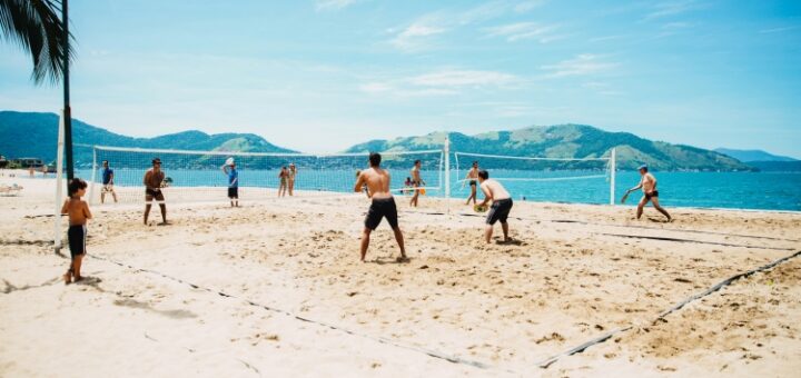 Partido de tenis playa, beach tennis o padel playa
