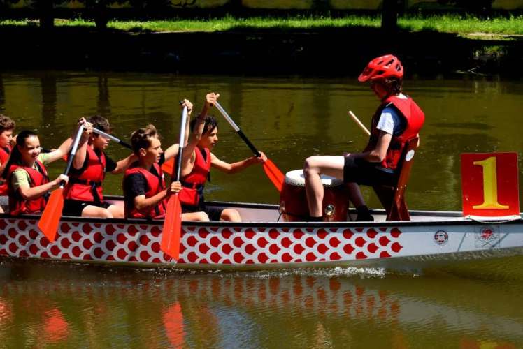 canoa o kayak en piragüismo olímpico.