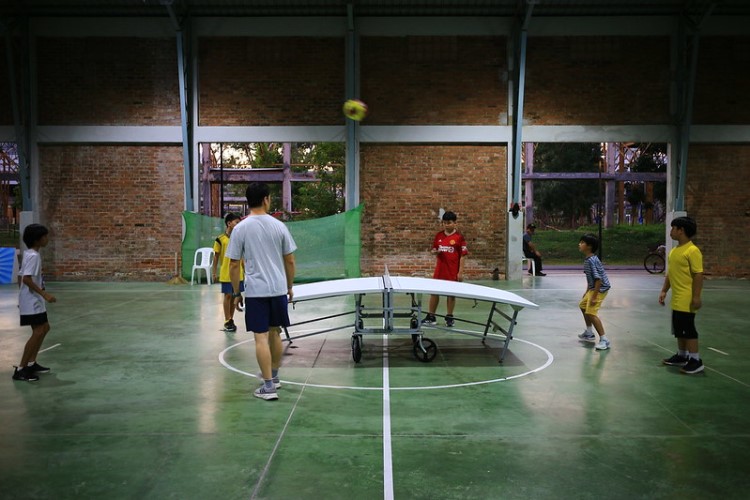 Pista y mesa de fútbol ping pong