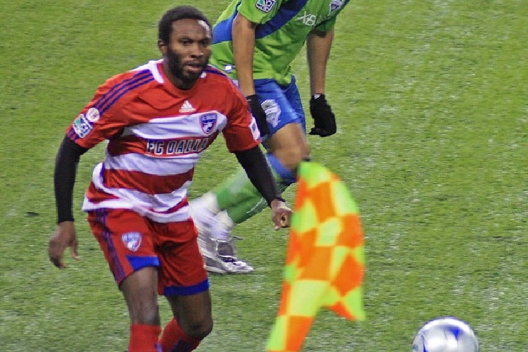 Regla 11 de fútbol y árbitro asistente