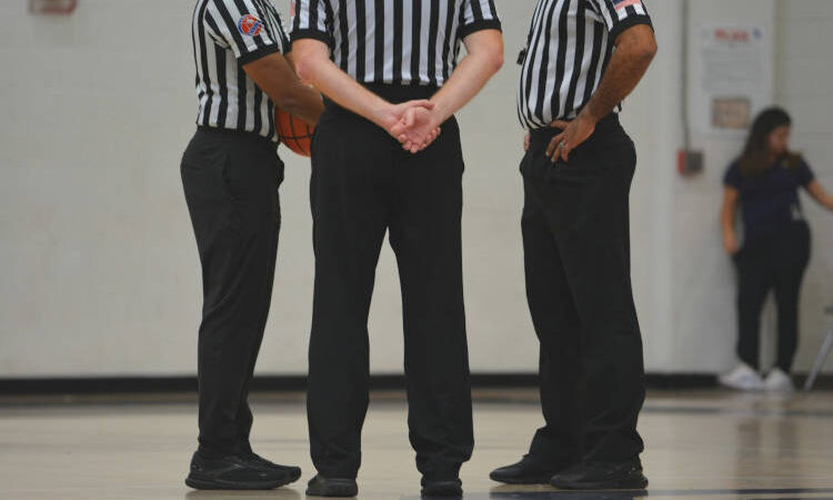 Tipos de falta y árbitros en el baloncesto